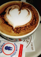 Ein Bio, Fairtrade Cappuccino  - Trinken mit Herz.