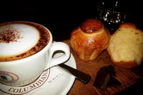 So kann der Tag beginnen: Cappuccino mit Hausgemachten Brioches.