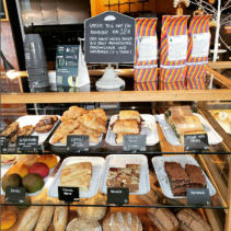 Verkaufstelle Holzofenbäckerei Cool Beans in der Martkhalle.